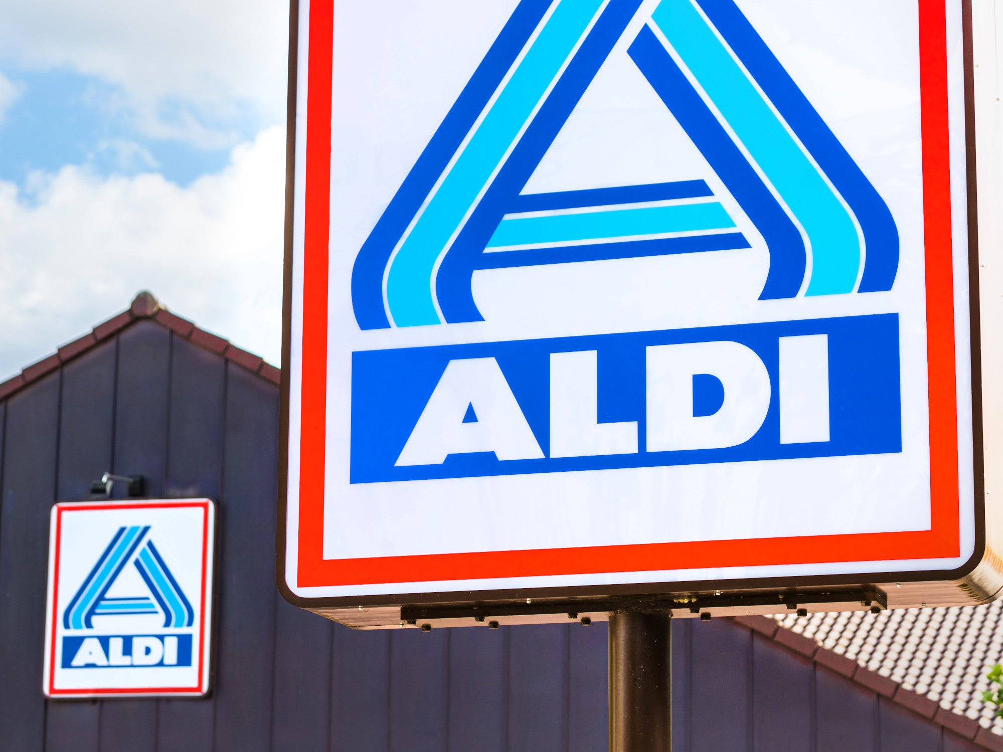 Aldi-Schilder an Filialen.