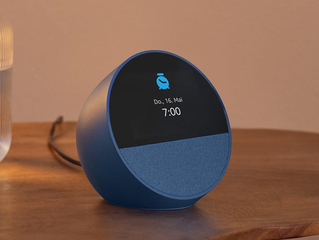 Blauer Echo Spot (2024) von Amazon