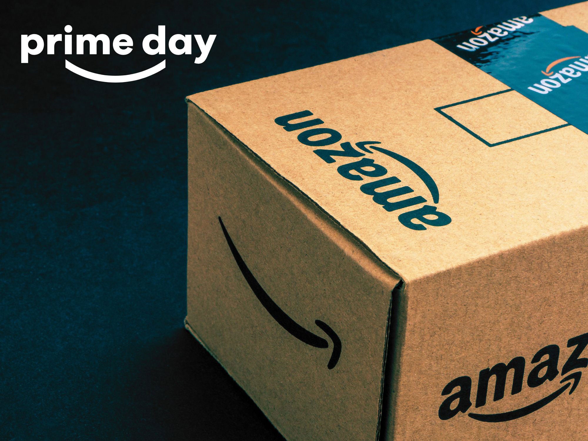 Amazon-Karton mit Prime Day Logo
