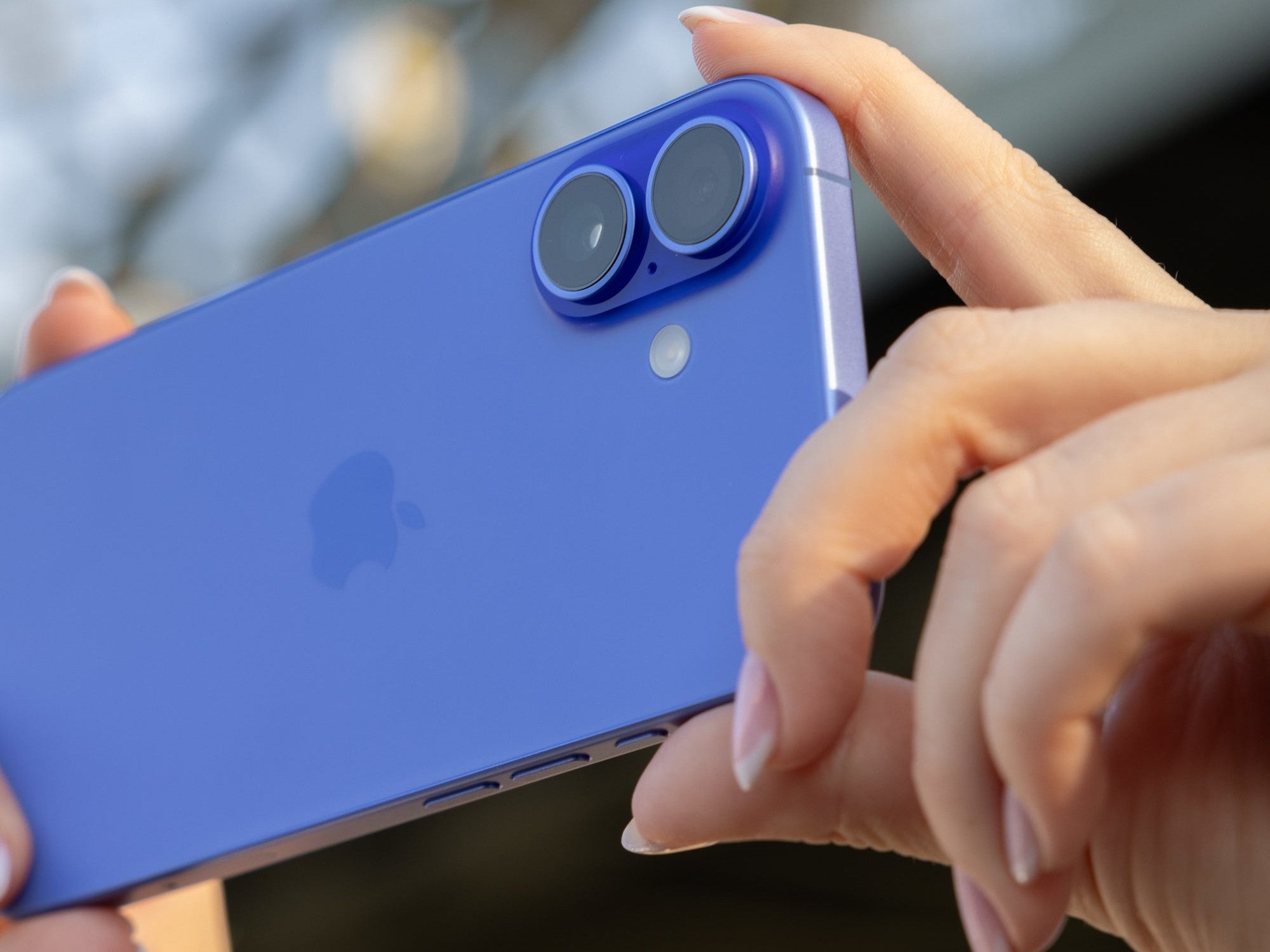 Apple iPhone 16 in der Farbe Blau