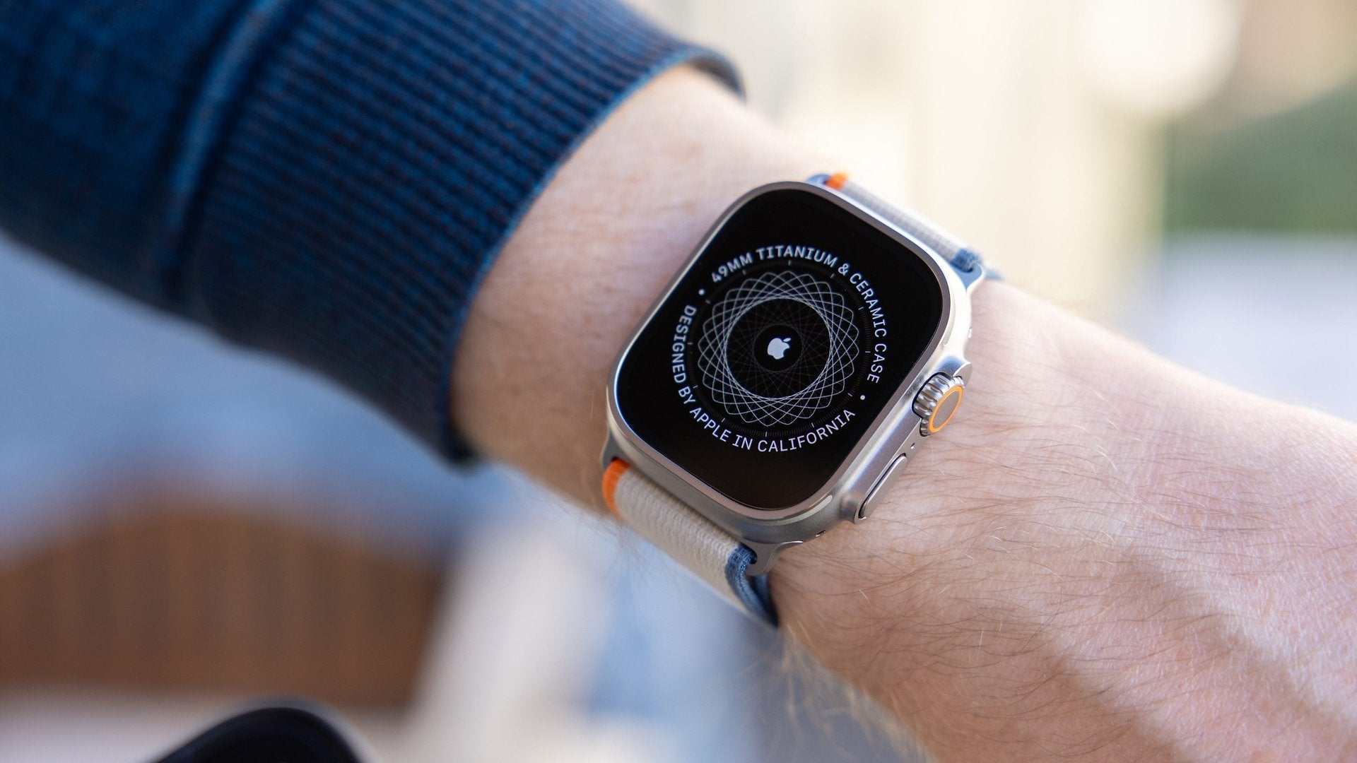 Apple Watch um ein Handgelenk