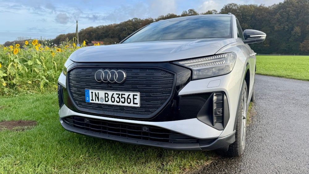 Audi Q4 e-tron im Test - Nahaufnahme der Front.