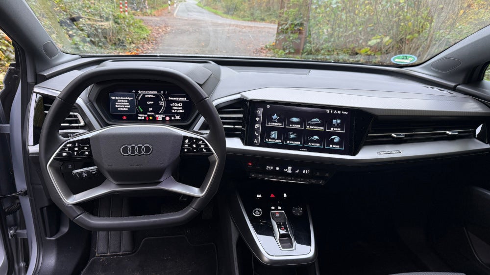 Blick in das Cockpit des Audi Q4 e-tron.