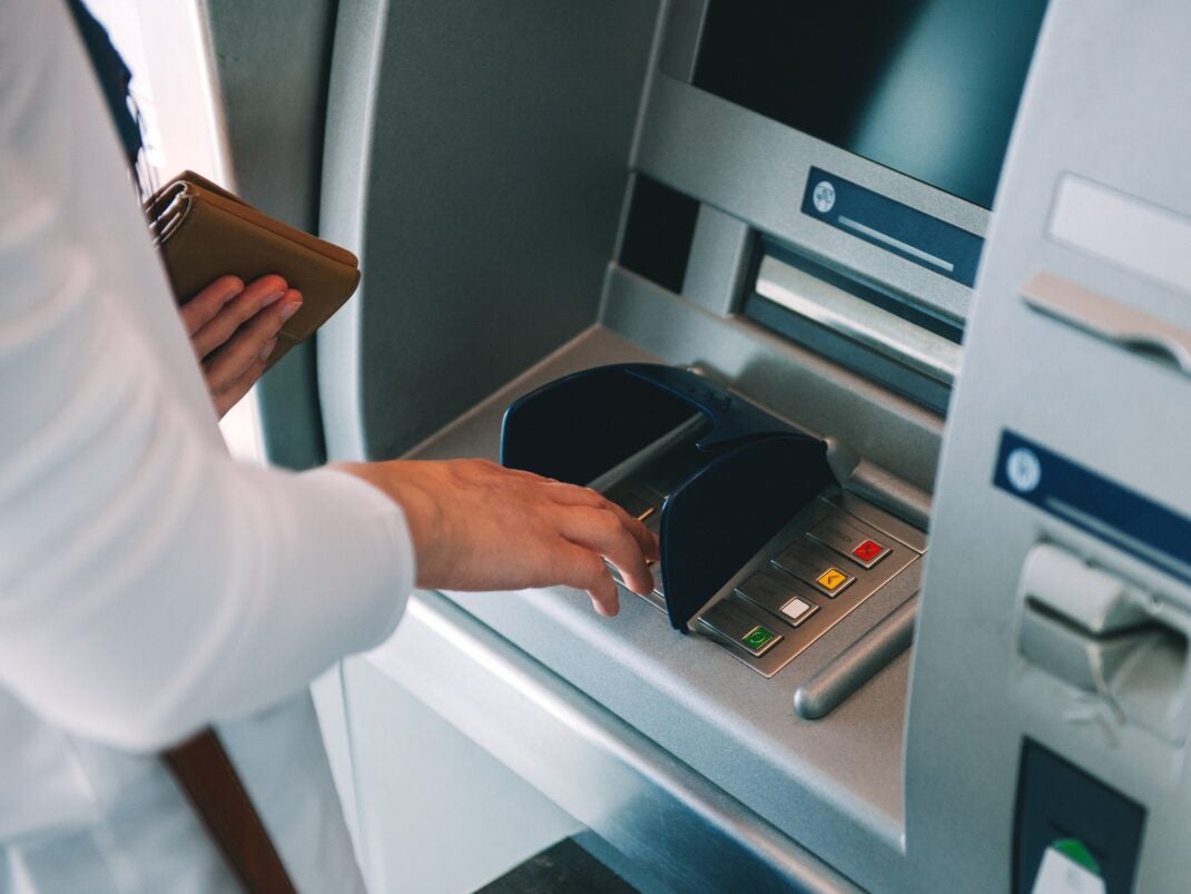 #Am Geldautomaten: Wer künftig nicht aufpasst, muss zahlen