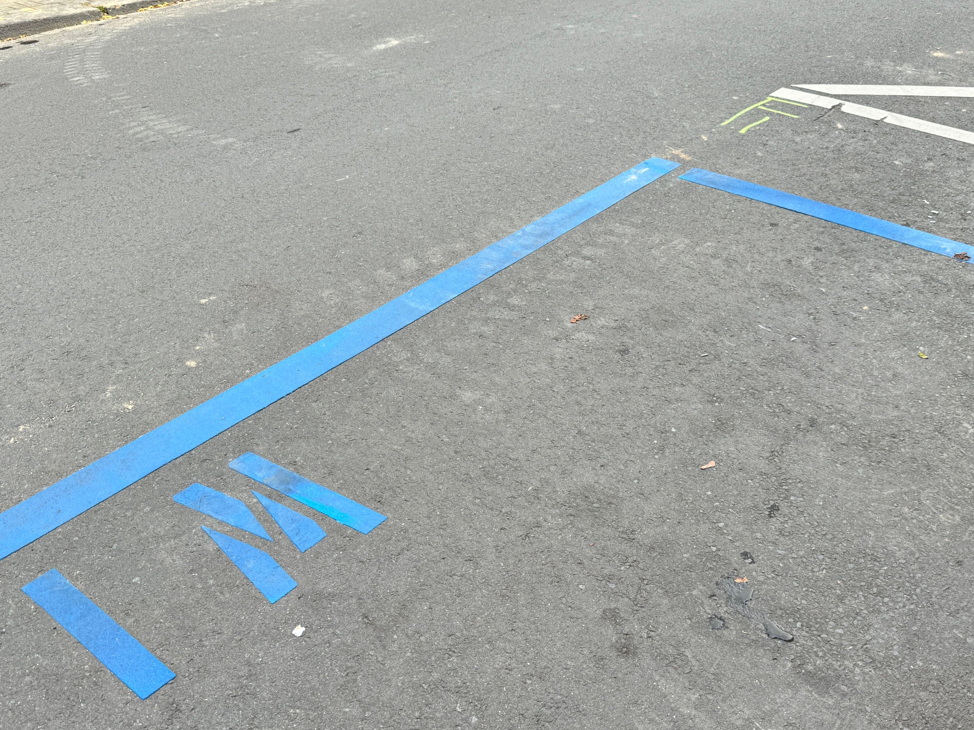 Neue Verkehrsregel: Was hat es mit den blauen Linien auf sich?