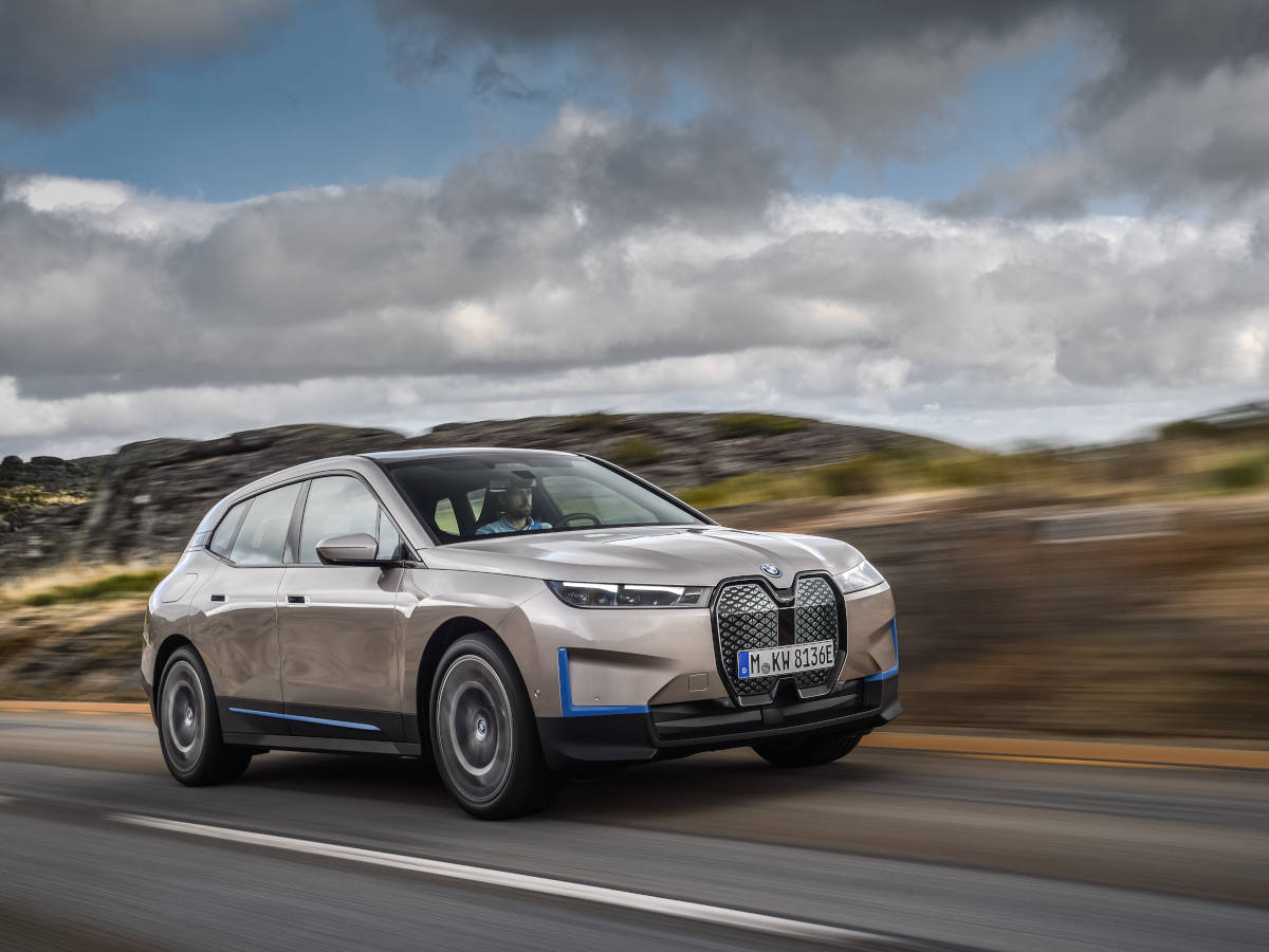 BMW auf CES: Elektroauto iX kann die Farbe mit Smartphone ändern