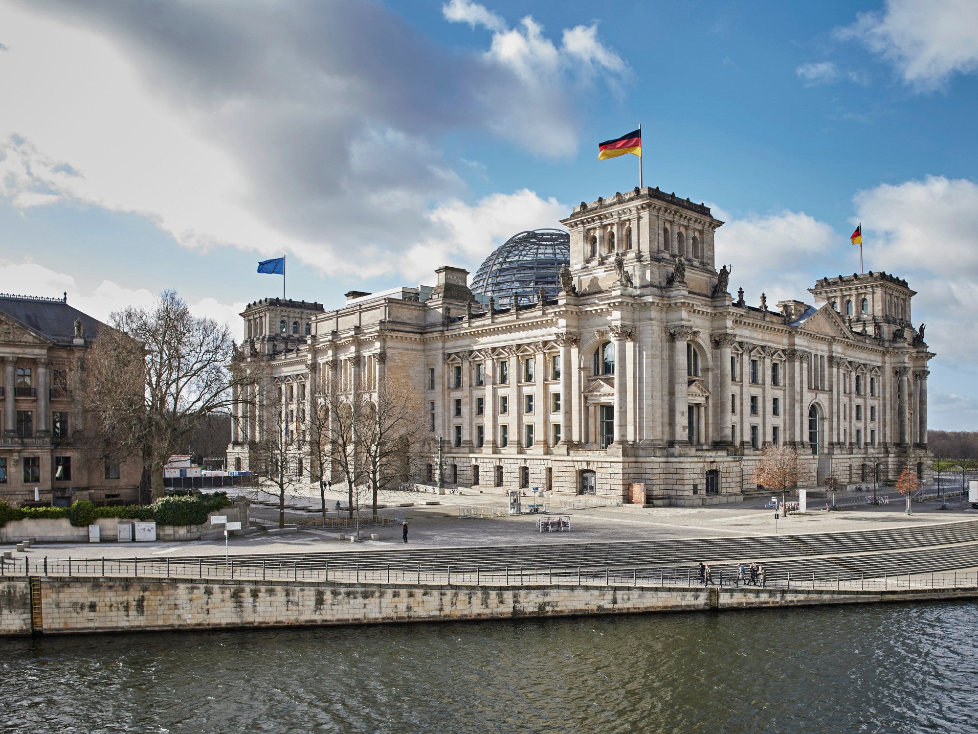 Bundestag Außenansicht