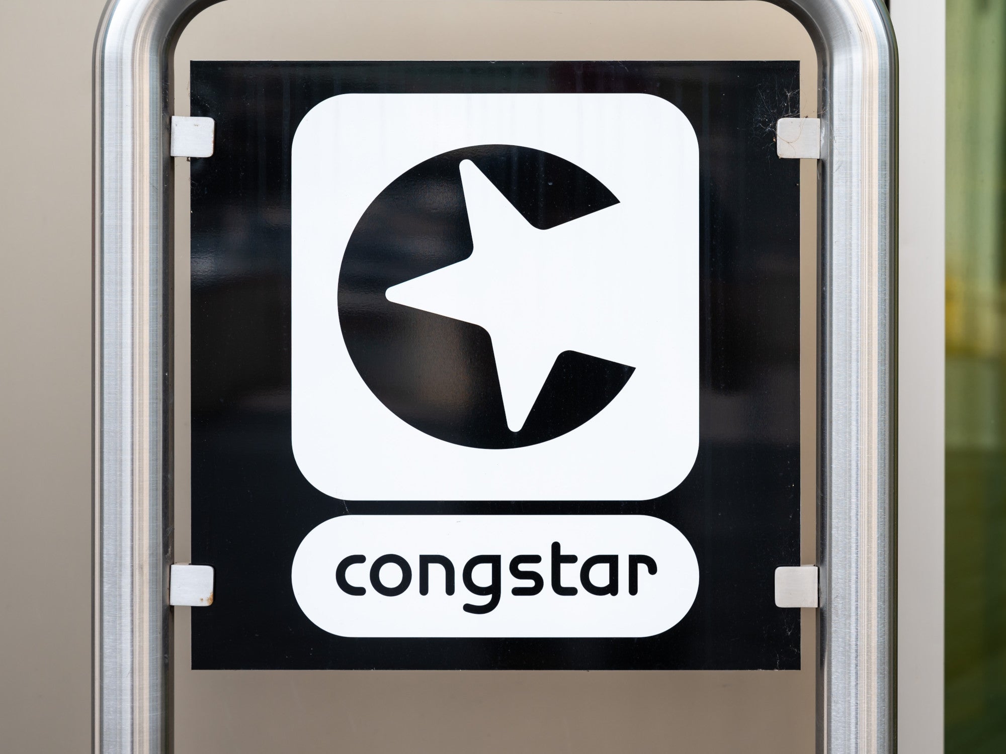 Congstar-Logo in Köln auf einem Schild.