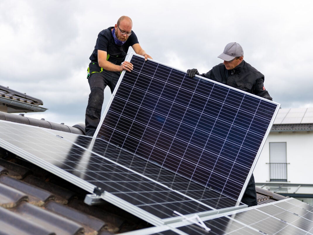 PV-Anlage bei Montage auf Dach