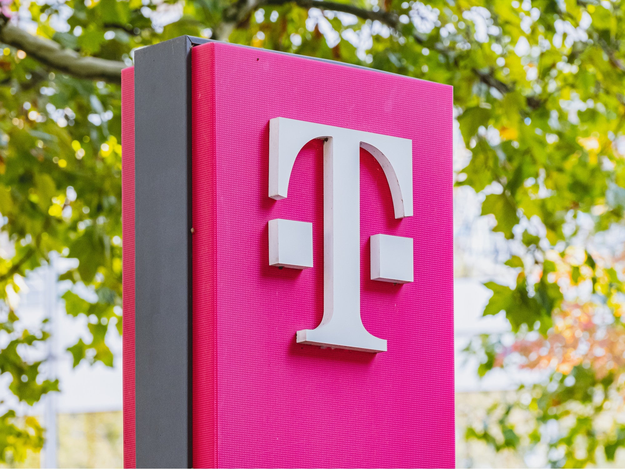 Telekom-Logo in Düsseldorf.