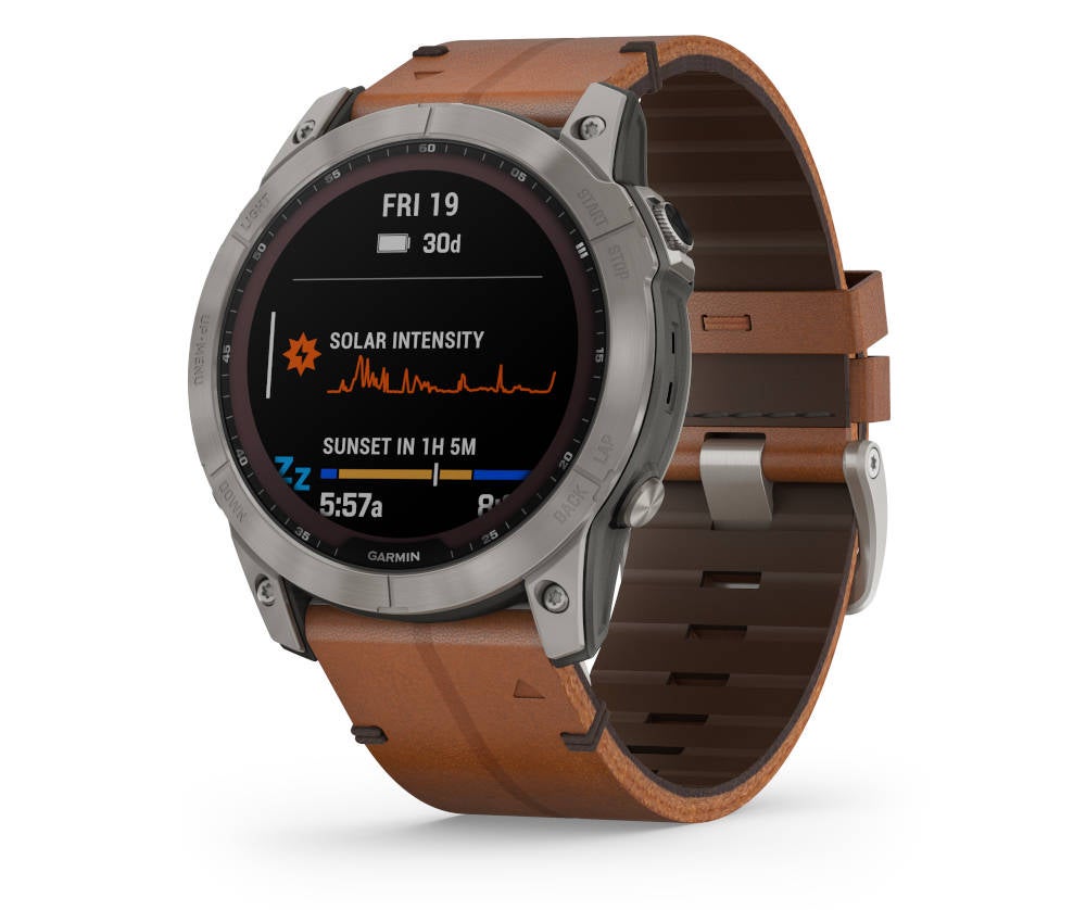 Garmin Fenix 7X Solar mit Lederarmband.