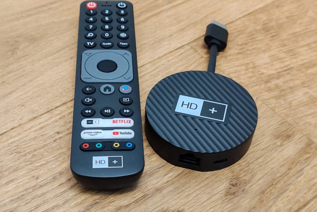 HD+ IP TV Stick: Fernbedienung und Stick