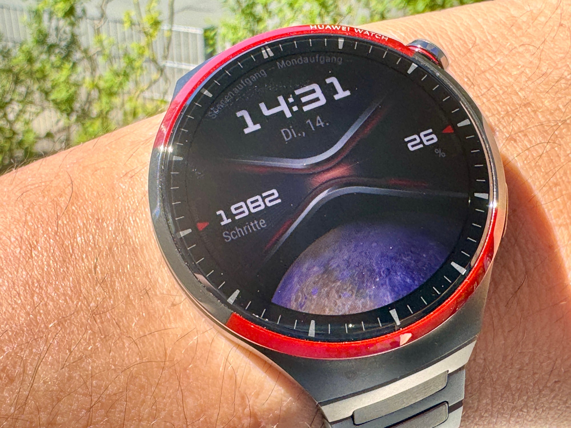 Huawei Watch 4 Pro Space Edition in der Frontansicht.
