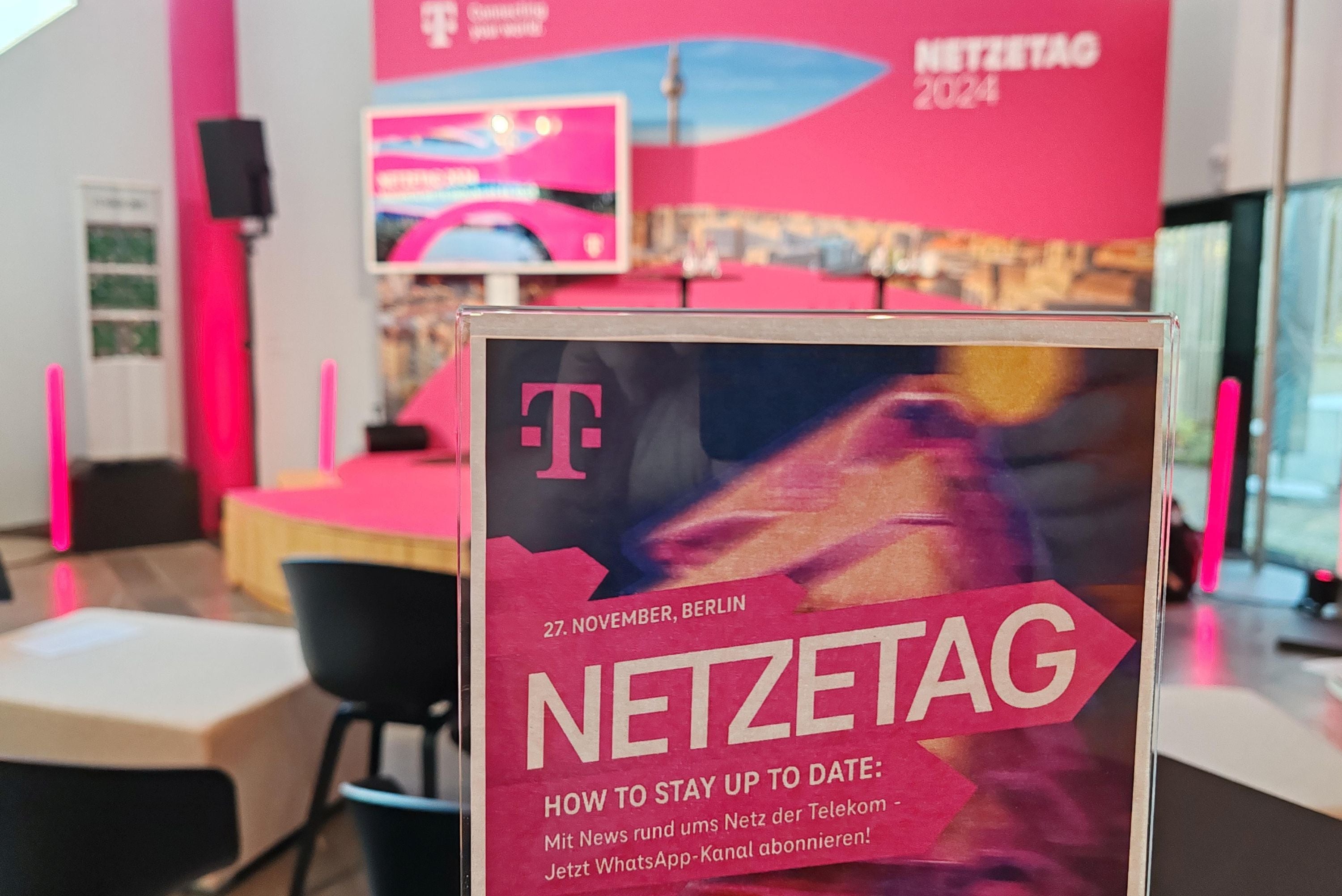 Ein Aufsteller mit dem Schriftzug Telekom Netzetag