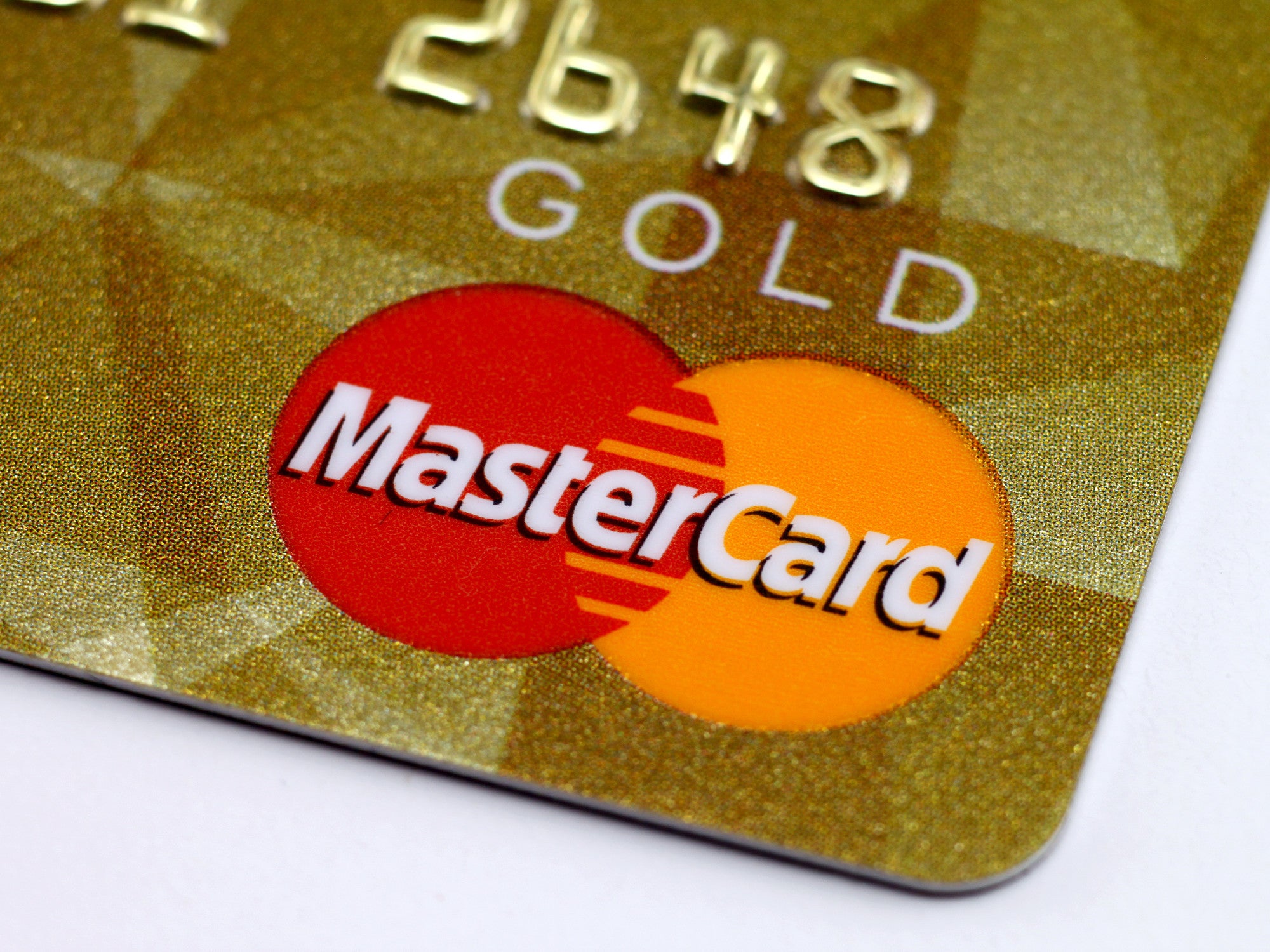 Mastercard Gold in der Nahaufnahme.