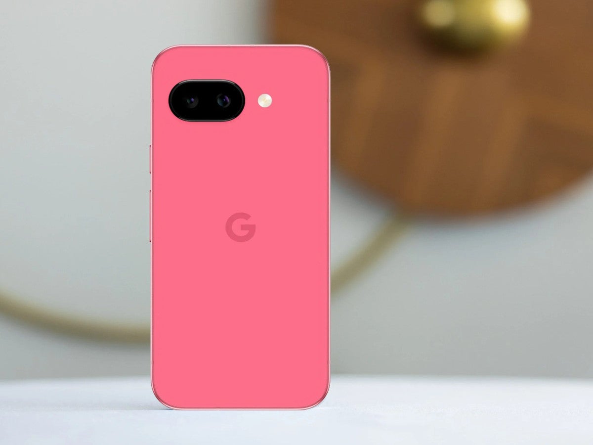 Das vermeintliche Google Pixel 9a auf einem Tisch.