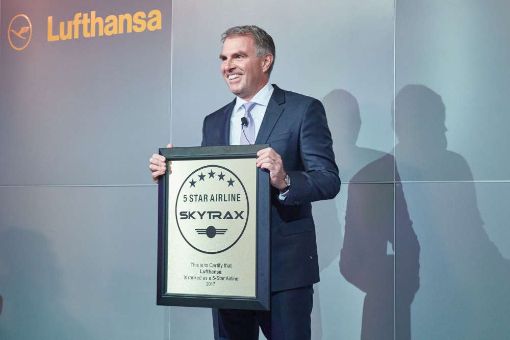 Lufthansa-Chef Carsten Spohr freut sich über die 5-Sterne-Auszeichnung von Skytrax