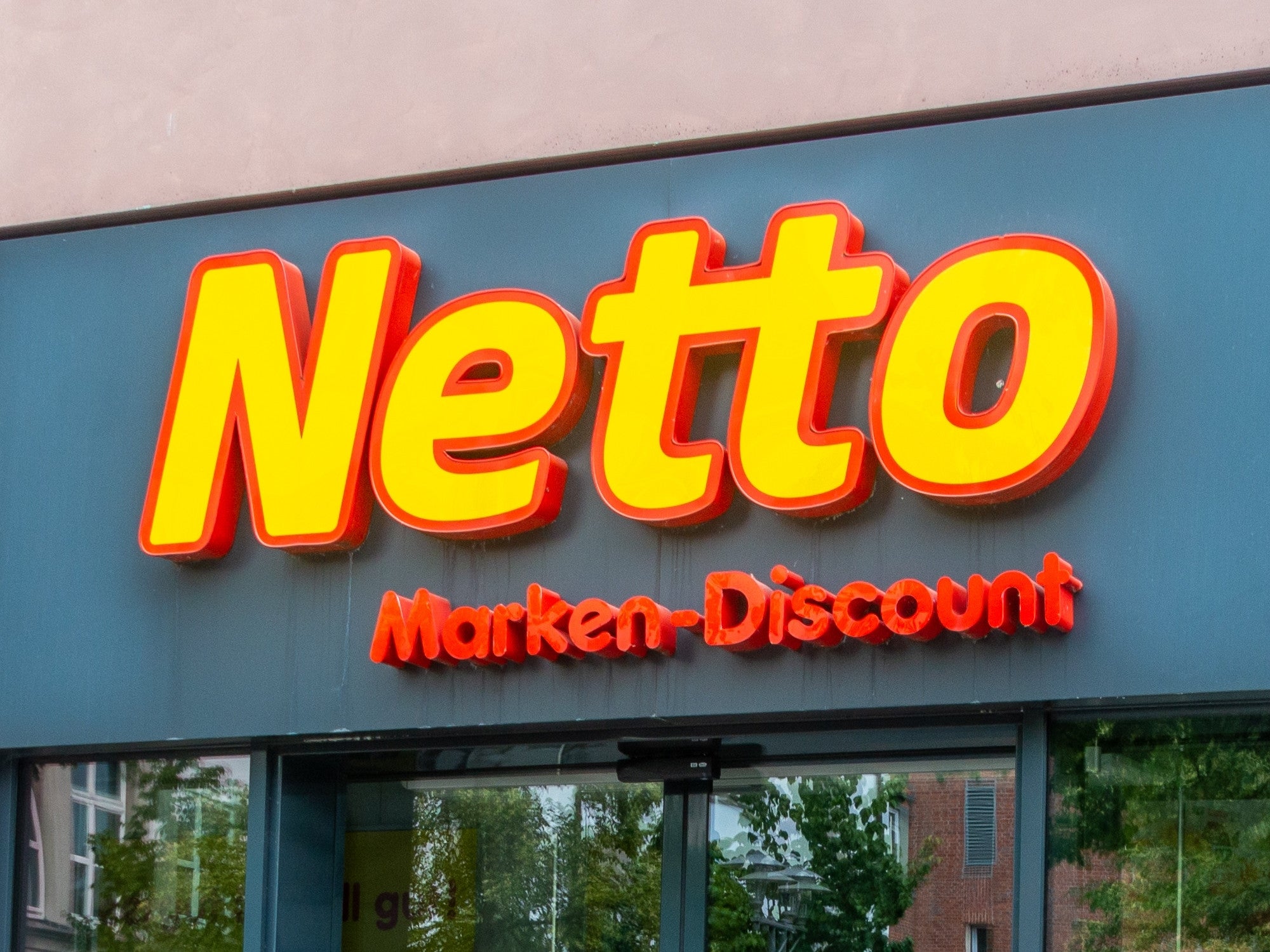 Logo von Netto an einer Filiale.