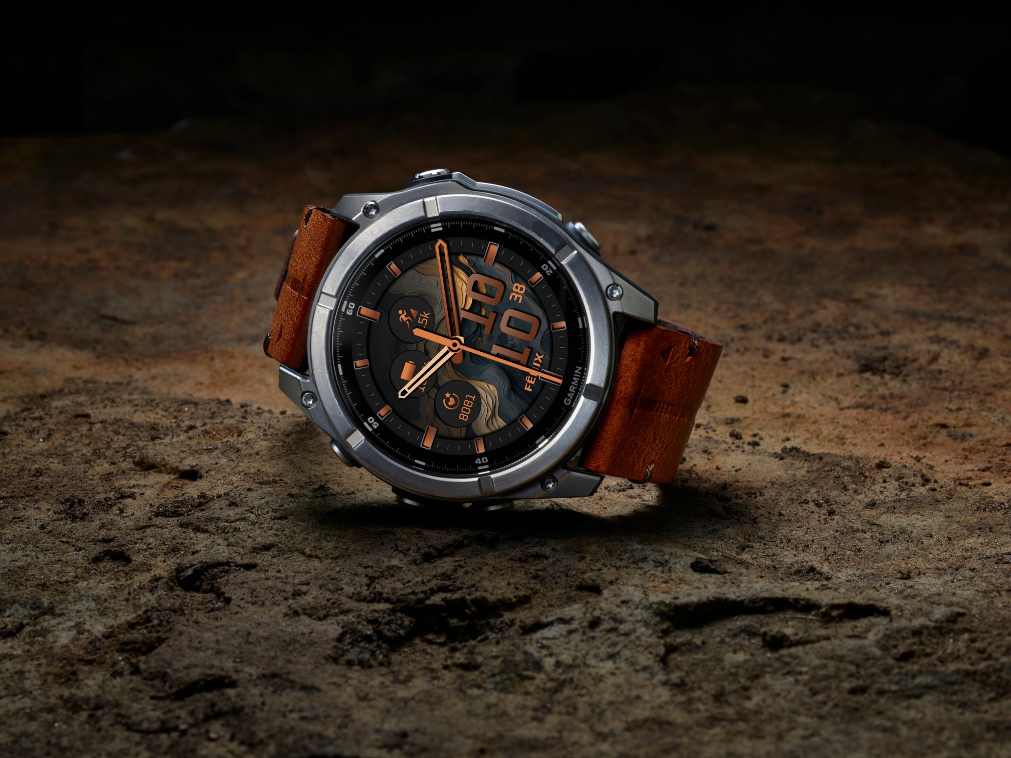 Garmin Fenix ​​​​8 liegt auf der Seite.