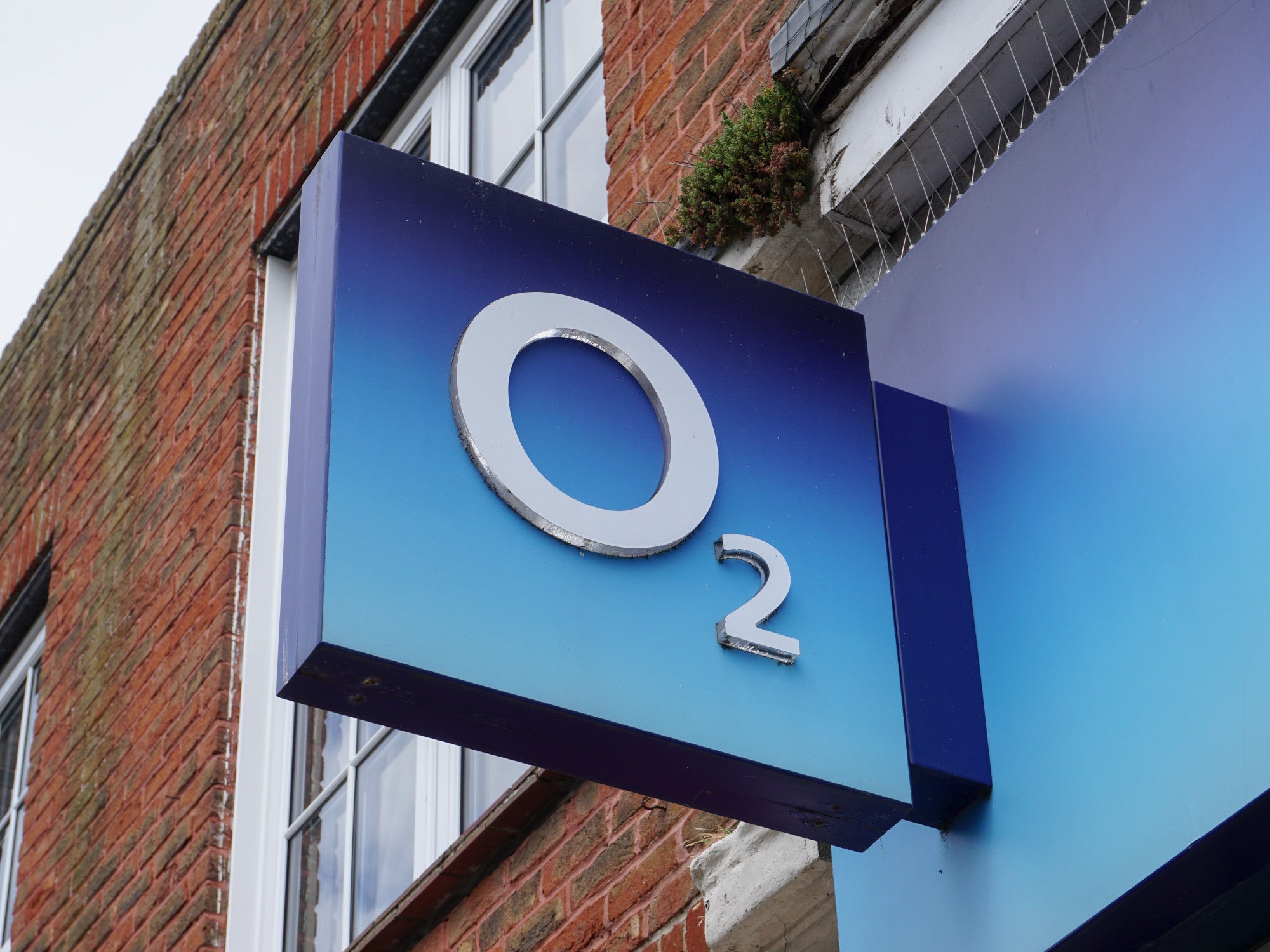 O2 Logo an einem Store.