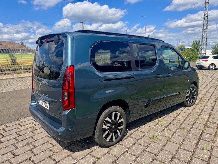 Rückseite des Opel Combo Electric (2024).