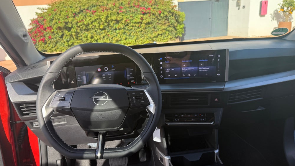 Cockpit des Opel Frontera Electric GS.