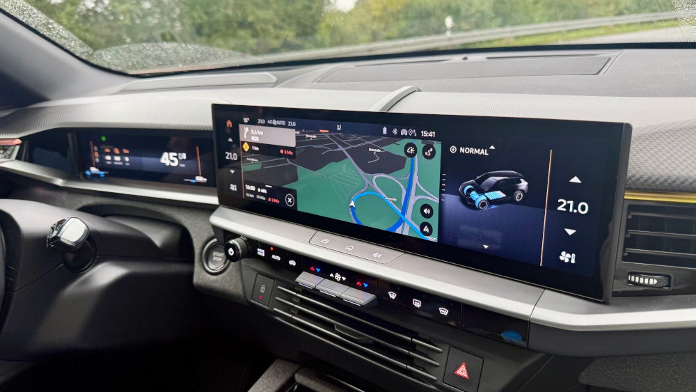 Blick ins Cockpit des Opel Grandland Electric.