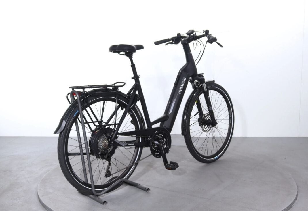 Pegasus Lavida Plus E-Bike in einem Showroom