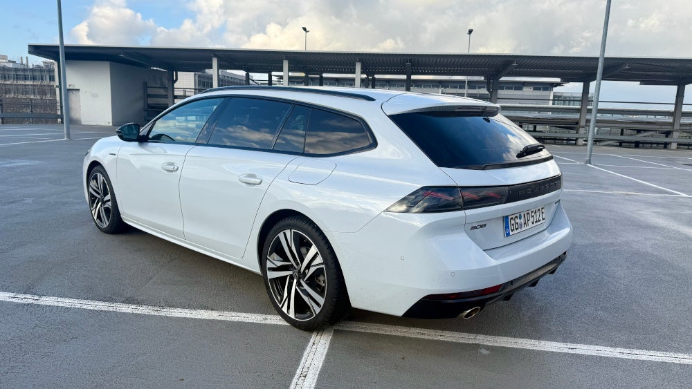 Peugeot 508 SW in der Heckansicht.