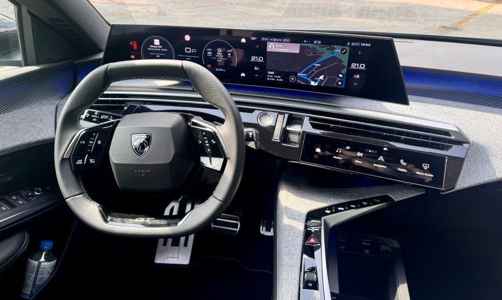 Blick ins Cockpit des Peugeot E-5008.