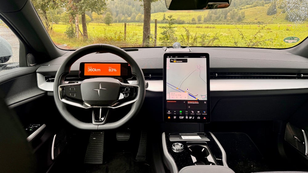 Blick auf das Cockpit des Polestar 3.