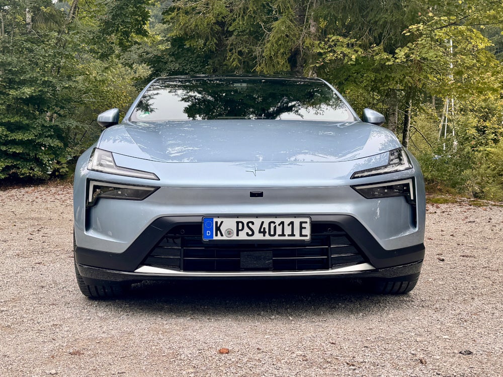 Nahaufnahme der Front des Polestar 4.