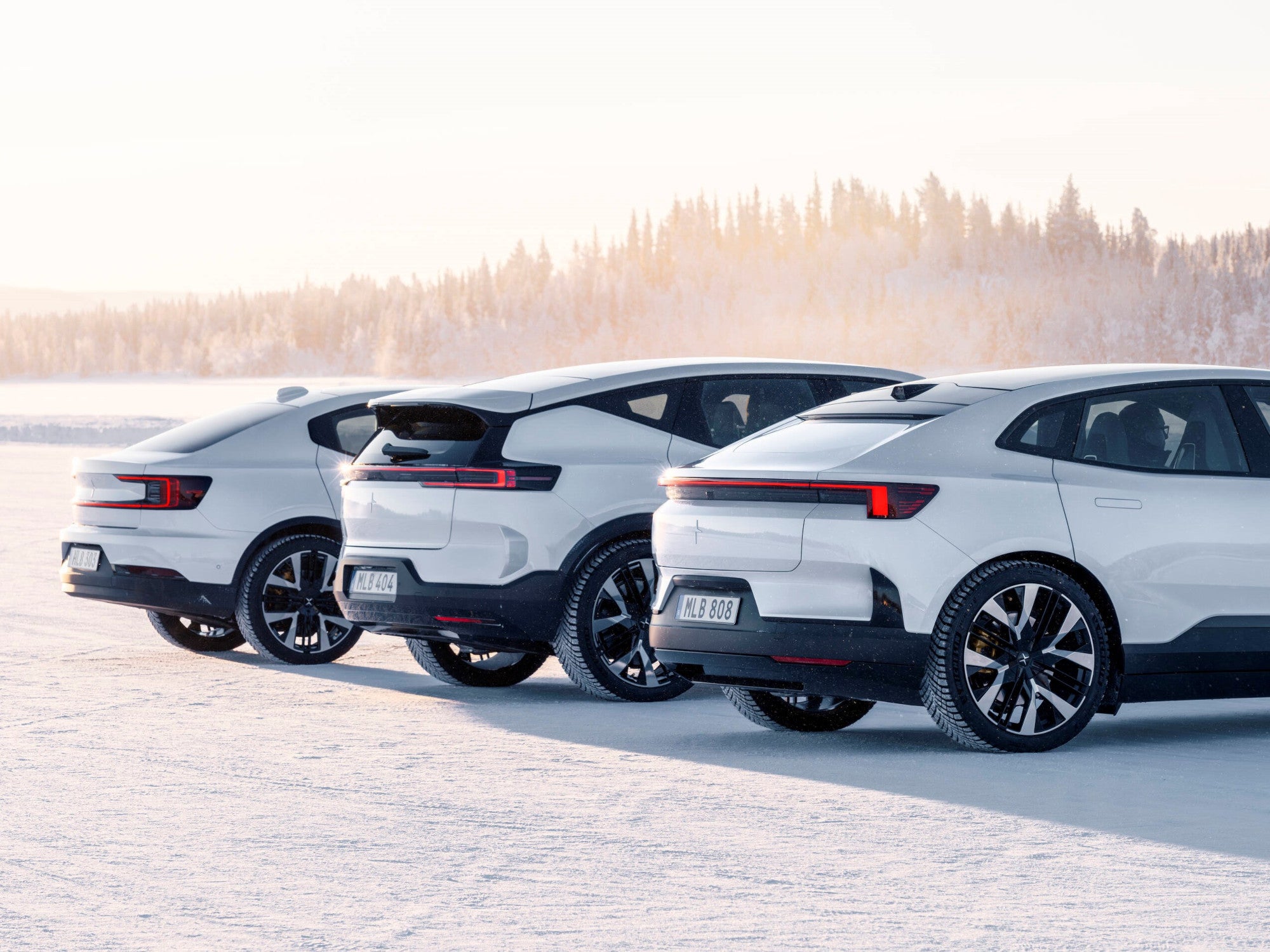 Polestar 2, Polestar 3 und Polestar 4 in der Heckansicht.