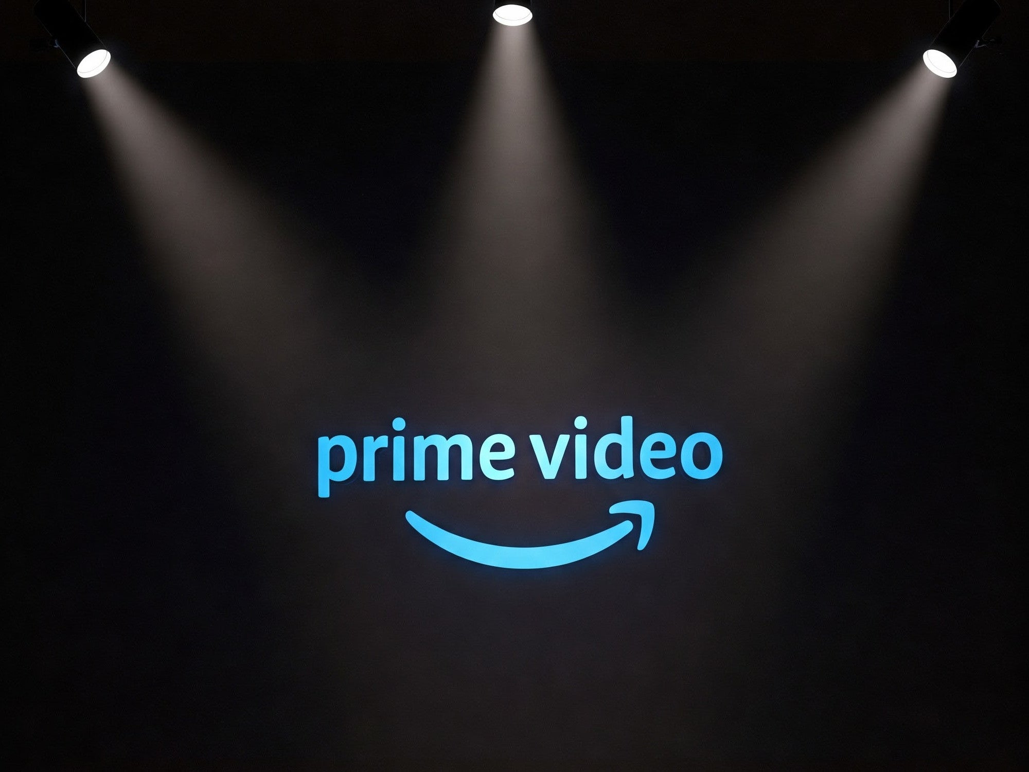 Logo von Prime Video im Scheinwerferlicht.