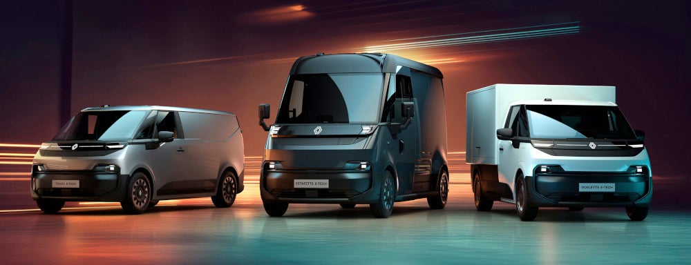 Renault Trafic E-Tech Electric (links), Renault Goelette E-Tech Electric (Mitte) und Renault Estafette E-Tech Electric (rechts) in der statischen Präsentation.