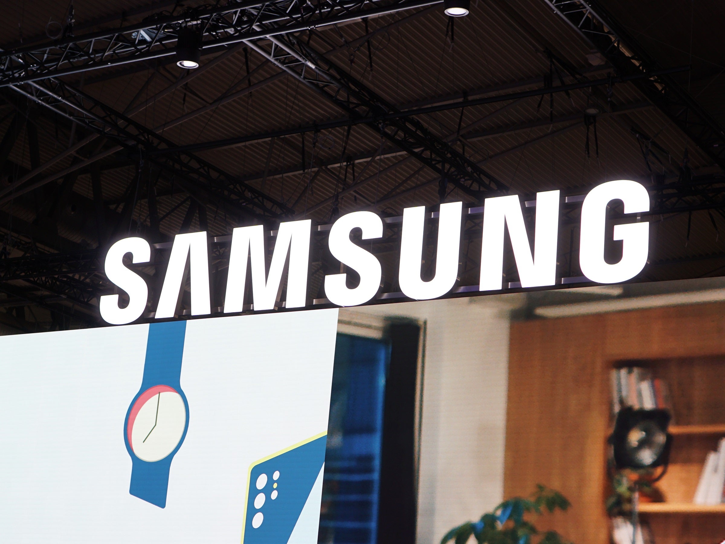 #Samsungs nächster Geniestreich: L-förmiges Handy & Surround-Display