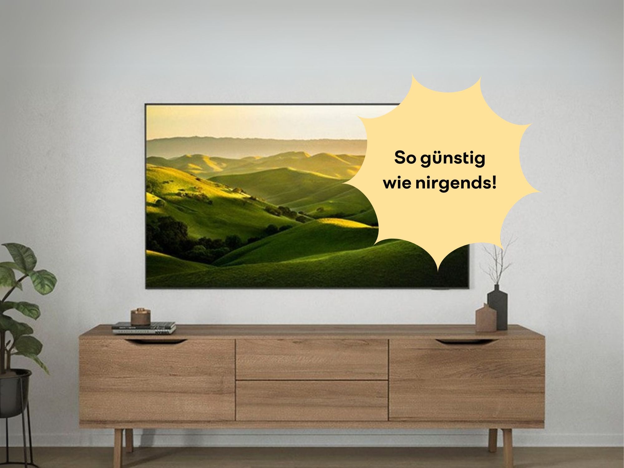 Samsung TV an der Wand in einem Wohnzimmer