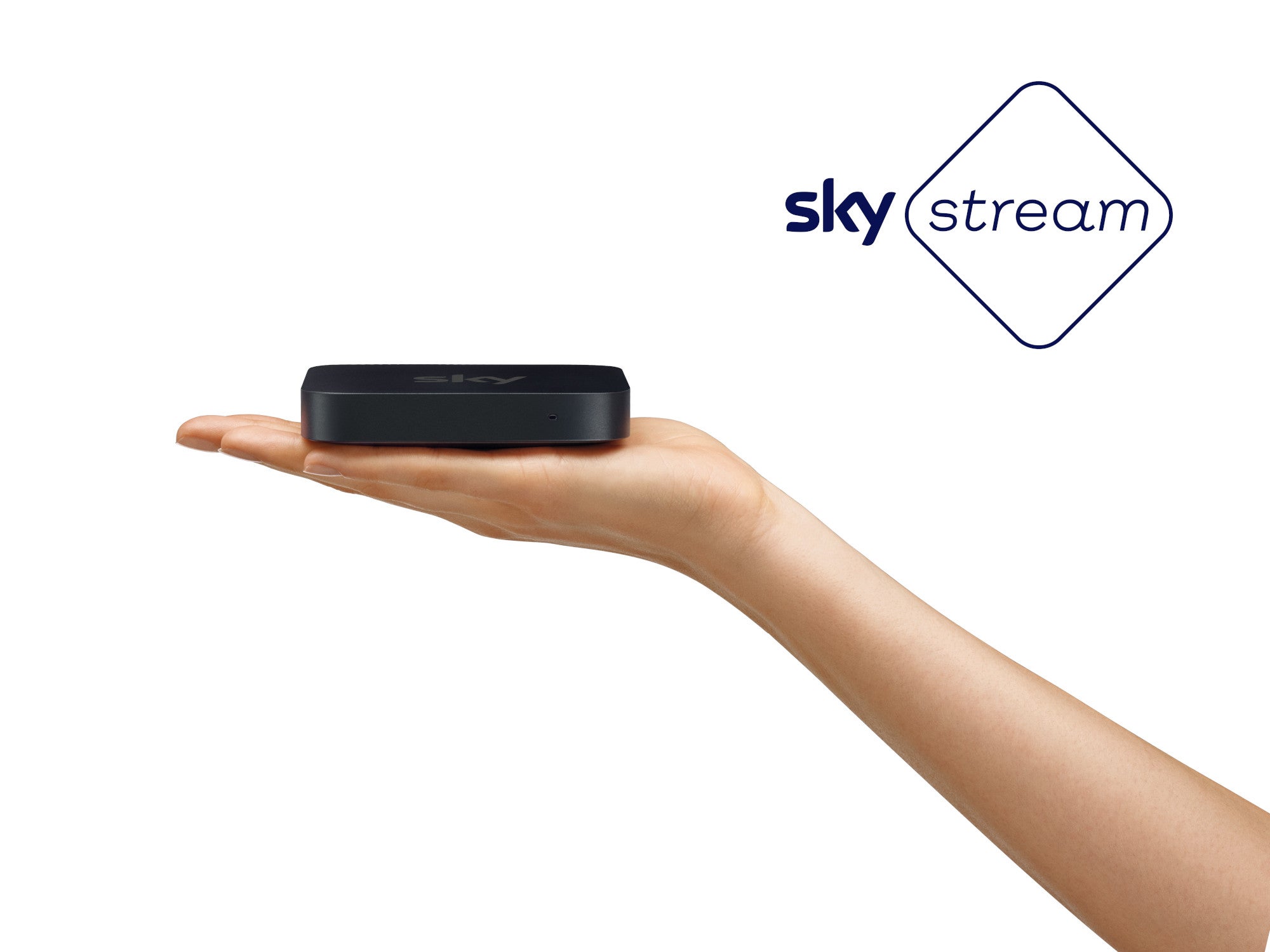 Sky Stream Box liegt auf einer Hand.