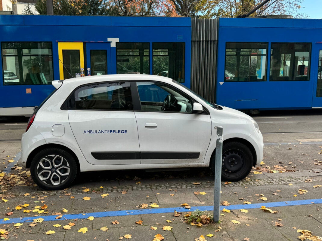 Ein Pflegedienst nutzt den neuen Wirtschaftszonen-Parkplatz